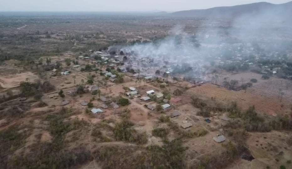 spring_2021's tweet photo. After Military lauched Airstrike with 2 Mi-35 and deployed 60 troops with 2 helicopters in ThapyayAye Village, Yinmarpin Tsp today,set the houses including monastery on fire. There are 230houses in the village and It is unknown exactly how many houses are on fire.

#2022Feb28Coup https://t.co/q5Aai1CGJv