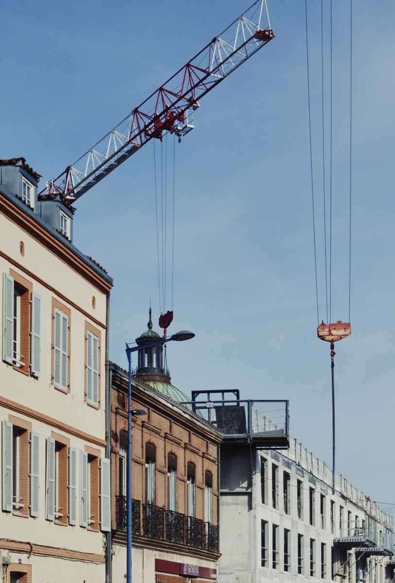 #chantier : Cour du Dôme | 226 logements, résidence hôtelière, commerces | #KaufmanAndBroad | #Toulouse 31 | 21 167 m² | 27,5 M€ | #TAA Toulouse | chantier en cours.
Photographie : Philippe Rol
Plus d'info : bit.ly/3Hv1ACT
#architecture #occitanie #teamarchi #patrimoine