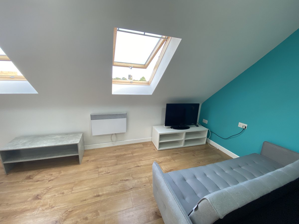 StudentBeehive's tweet photo. Loughborough student accommodation!

One bed flat in Loughborough town centre, £240 per week:
- All bills included
- Free WIFI
- Free laundry
- Free onsite gym
- Great location

Check out more options here:

https://t.co/WtIrdLkFat

#Loughborough #Lboro #UniofLoughborough #OneBed https://t.co/Ab3e2MqfVB
