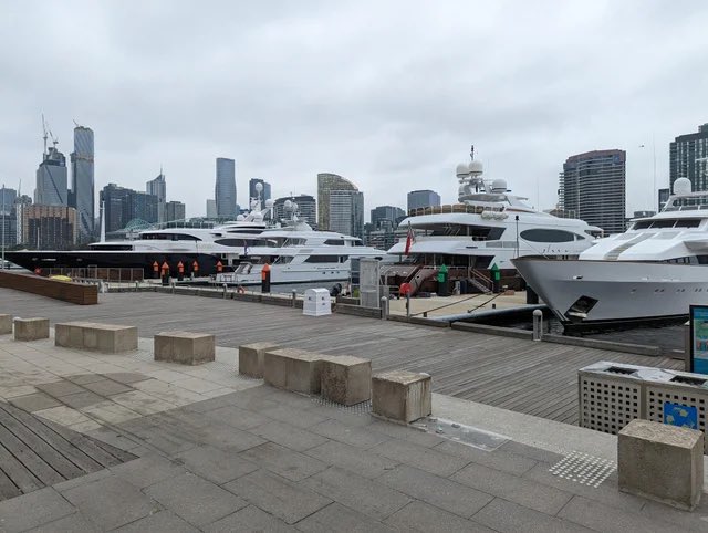 CaraMia200's tweet photo. Why is #FatClive’s yacht docked in Melbourne? Is he meeting with ugly #VicLibsRIP about how to further incite #Covidiots? #Auspol #GrotesquePopulism We really dont want Coal Barons here. Whatever he’s up to, it’s shady, wrong or destructive.🙄 https://t.co/MWnIqbmLsd