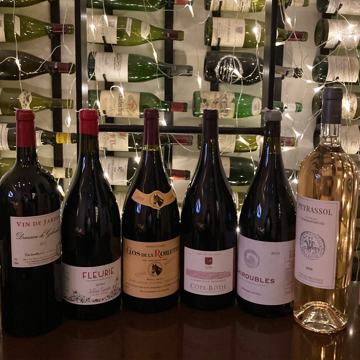 sohmbar's tweet photo. This week’s #9pmpour Lineup!
Domaine de Galouchey Bordeaux Vin de Jardin 2017
Julien Sunier Fleurie 20
Clos de la Roilette Fleurie Cuvée Tardive 2009
Gerin Côte-Rôtie Champin le Seigneur 2016
Domaine Chapel Chiroubles 2019
Château de Peyrassol Côtes de Provence Rosé 2020 https://t.co/0W3QX0truq