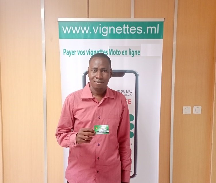 Mr Toure, comme des milliers de jeunes, vient de payer en ligne par Orange Money sa vignette Moto sur vignettes.ml et la livraison est gratuite. l'application Mali Vignettes est disponible gratuitement en téléchargement sur Play Store.
INFOLINE : 98982626 / 98983030