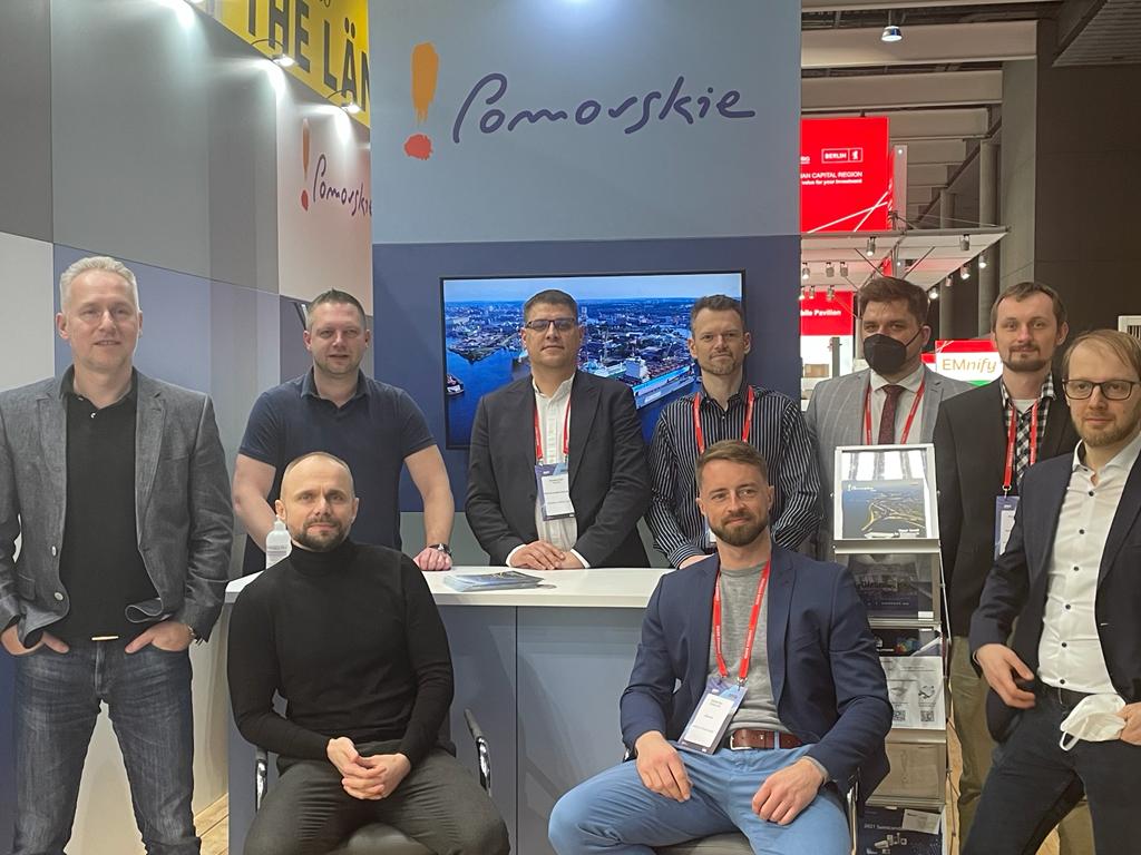 PPNT_Gdynia's tweet image. #targi #ppnt_gdynia #innowacje
Meldujemy się  na największych na świecie targach branży telekomunikacyjnej Mobile World Congress Barcelona! 🇪🇸 Znajdziecie nas w hali nr 7, na stoisku 7A81.  
Są z nami:
➡️DeSmart
➡️ QB mobile
➡️ WiRan 
➡️ Maritex
➡️ Wiran
➡️ @_ignibit