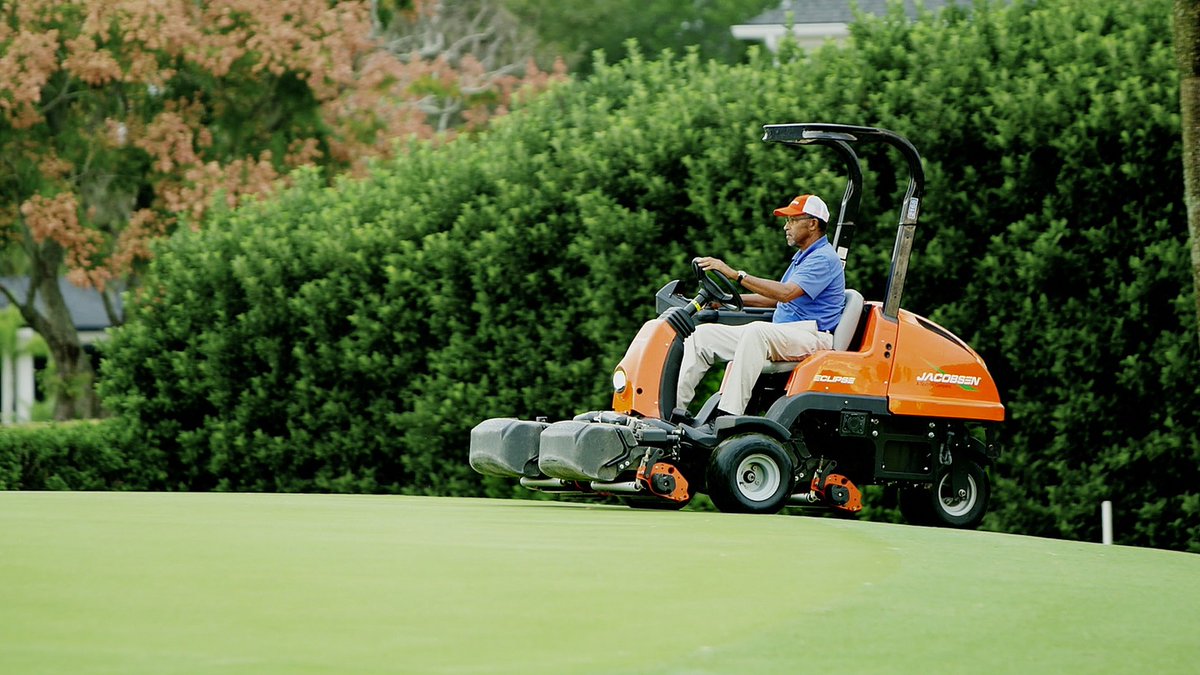 JacobsenTurf's tweet photo. 🇺🇸 "For us, this mower could not have performed any better; and I look forward to getting a few of them here on property full-time." - Chris Flynn, Director of Grounds, @APBayHill on the #Eclipse360 that has been in use at the home of the #APInv for the last 6 months. https://t.co/V45mcs8Tog