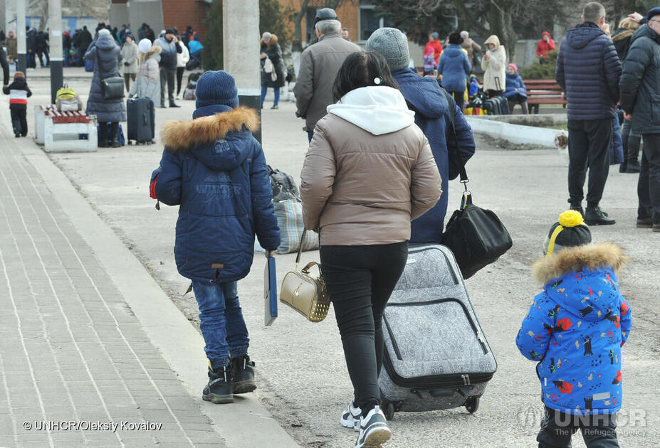 ACNUR_es's tweet photo. Más de 500.000 refugiados han huido ya de Ucrania a los países vecinos.

El ACNUR colabora con sus socios y las autoridades locales para proporcionar ayuda humanitaria y apoyar a quienes lo necesitan. https://t.co/C64myIYIMy