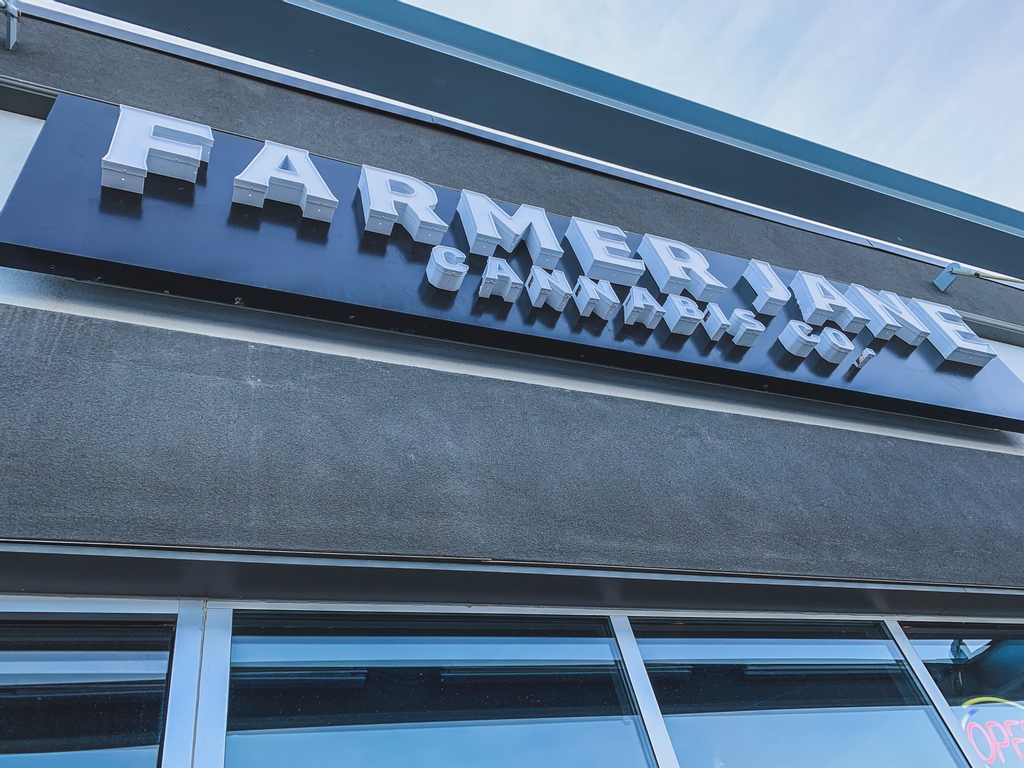 FarmerJaneCo's tweet photo. 🎵I saw the sign and it opened up my red eyes 👀😍
I SAW THE SIGN!

#FarmerJane #PrettyGoodWeed #saskatoon #reginasask #wpeg https://t.co/FNrFAvVaff