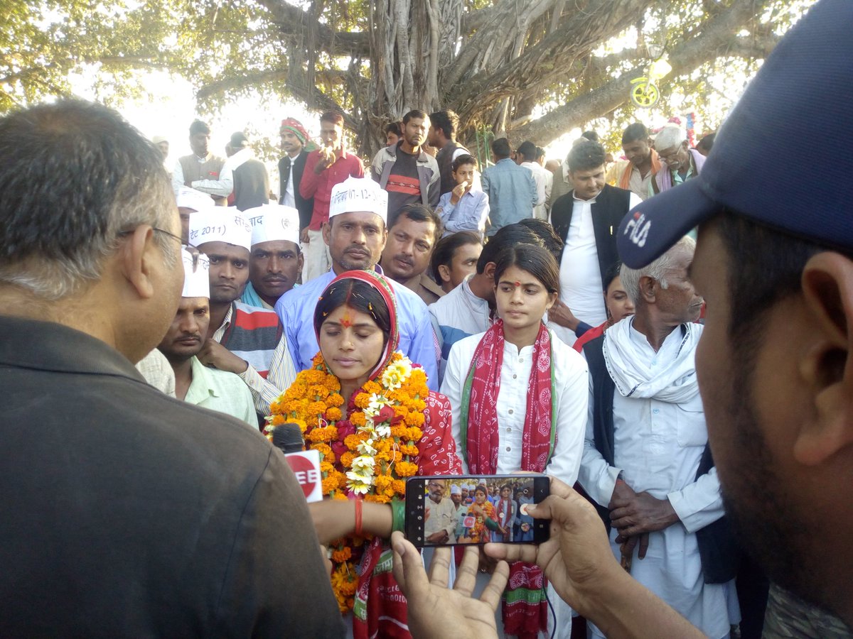 #BEdTET2011_जय_अखिलेश_तय_अखिलेश
टूट गई विकास की डोर,अब लौट आए अखिलेश की ओर।
<a href="/yadavakhilesh/">Akhilesh Yadav</a>
<a href="/MediaCellSP/">Samajwadi Party Media Cell</a>
<a href="/BhadauriyaAnand/">Anand Bhadauria</a>
<a href="/juhiesingh/">Juhie Singh</a>
<a href="/RajpalS67708862/">ADV Rajpal Singh</a>
<a href="/proframgopalya1/">Prof. Ram Gopal Yadav</a>
 <a href="/jayantrld/">Jayant Singh</a>
<a href="/oprajbhar/">Om Prakash Rajbhar</a>
<a href="/shivpalsinghyad/">Shivpal Singh Yadav</a>
<a href="/samajwadiparty/">Samajwadi Party</a>
<a href="/SwamiPMaurya/">Swami Prasad Maurya</a> 
<a href="/ITcellSP/">IT cell SP</a> 
<a href="/MPDharmendraYdv/">Dharmendra Yadav</a>