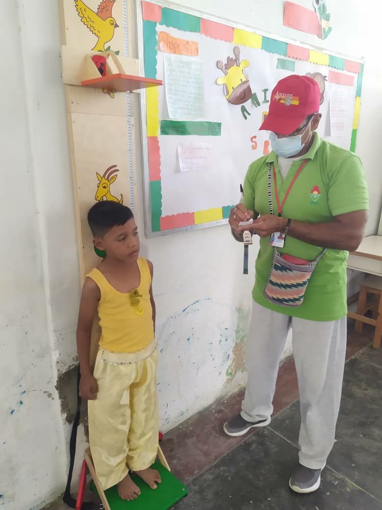MinAlimenVen's tweet photo. La Misión Alimentación realizó jornada de tamizaje nutricional a los habitantes del sector Los Roques en #LaGuaira, dirigida a niños, niñas, adolescentes, lactantes, gestantes, adultos y personas de la tercera edad. Se hizo entrega de vitaminas, minerales, entre otros https://t.co/SUZqEuqU0f