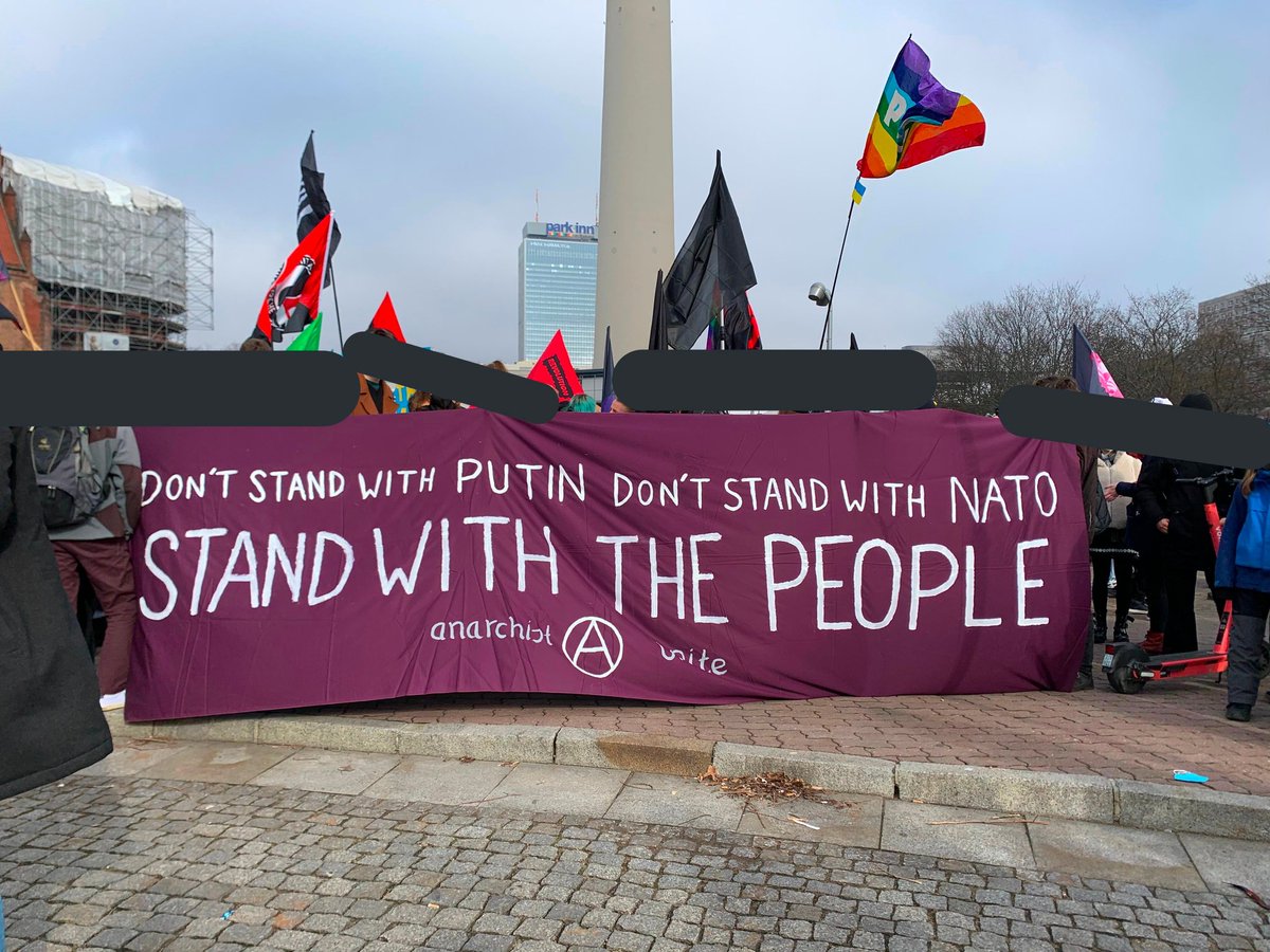 NiEstatNiRei's tweet photo. "No apoyen a Putin, no apoyen a la OTAN, apoyen al pueblo".
Berlin. 🖤🔥 https://t.co/tfTzQMNr5u
