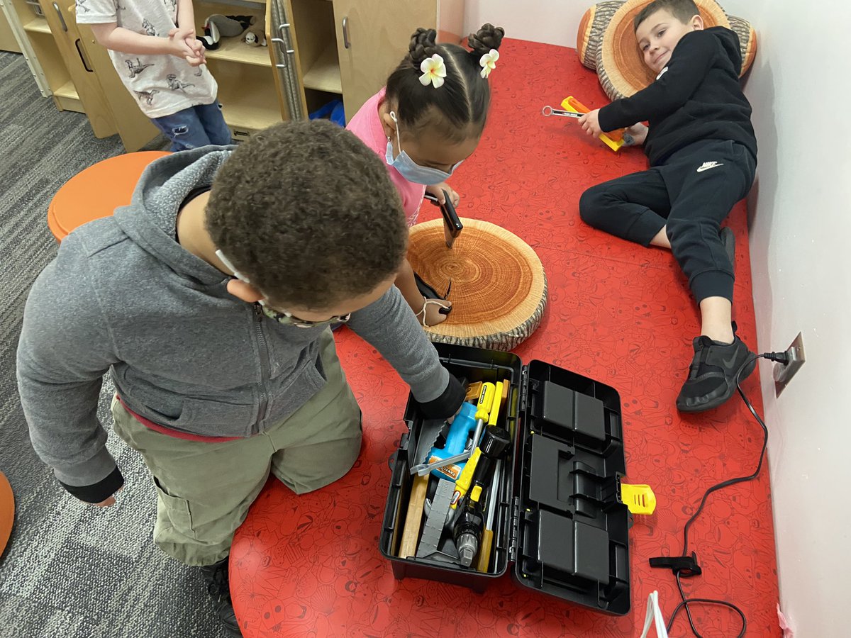 courtneylholt's tweet photo. Learning about tools and how we use them in @lplatz2011 classroom at the EEC!  #buildingunit #nutsandbolts @smonfore @Katie_Lawson3 @NKCSchools https://t.co/SXn5Hvh7Vh