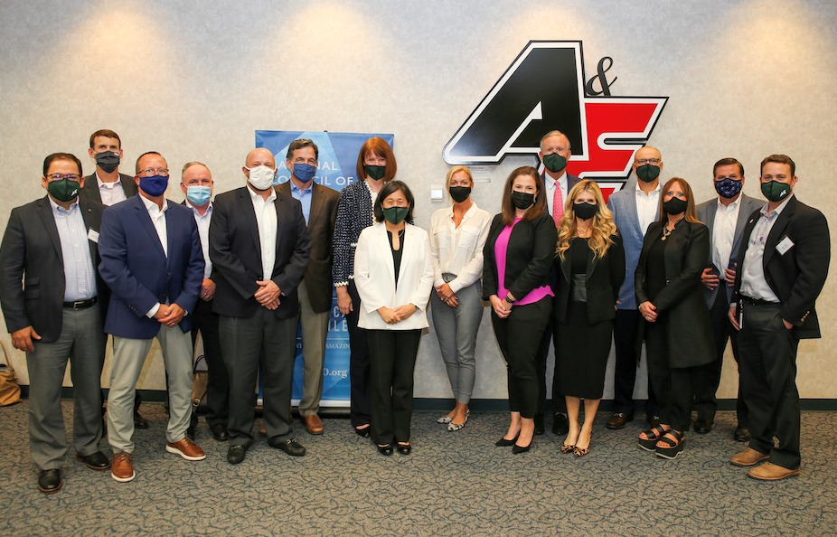 AmericanEfird's tweet photo. Ambassador Katherine Tai joined us in September for a roundtable discussion focusing on trade policy and the importance of the US textile industry to the overall economy. Read about the discussion here: https://t.co/y6h6HDUPsR

#AmericanTextiles #ElevateTextiles https://t.co/sChC9ZUGLY