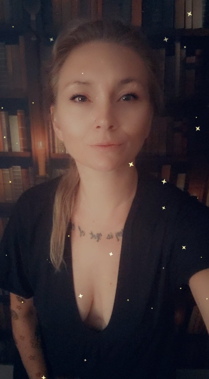 Happy Monday... Whistle while you work! 💋✌️ https://t.co/Nv8w4HLnY3