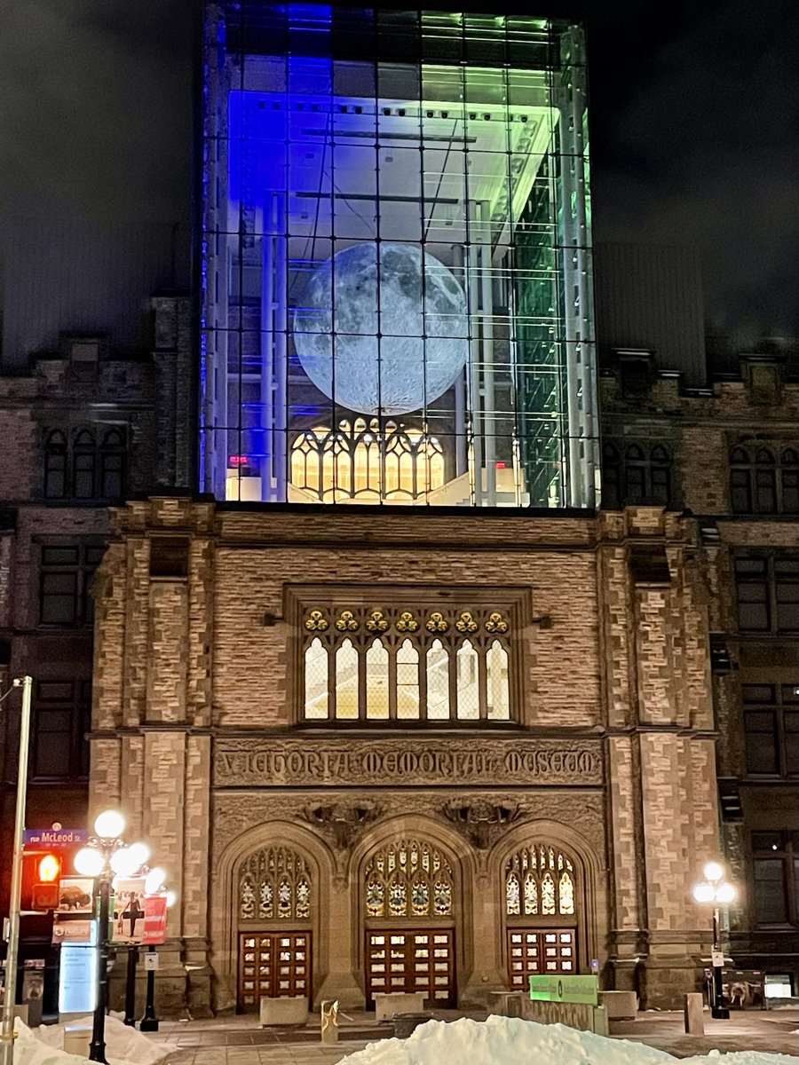 MuseumofNature's tweet photo. We join the Nation Capital’s cultural and heritage institutions, as well as the chorus around the globe, in showing solidarity with the Ukrainian people, lighting our Queens’ Lantern in blue and golden yellow. #StandWithUkraine #ПідтримайУкраїну https://t.co/yDBTjL6fqM
