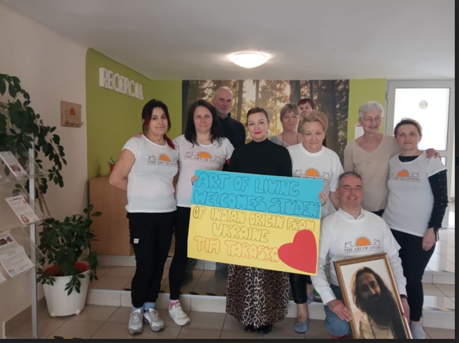 ians_india's tweet photo. As the #Ukraine-#Russian conflict rages, volunteers of The Art of Living (@ArtofLiving) in #Europe have reached out to the stranded Indian students in Ukraine, who trying to cross the borders into various other European countries, with basic amenities like food and water. https://t.co/WPwCNmNIl8