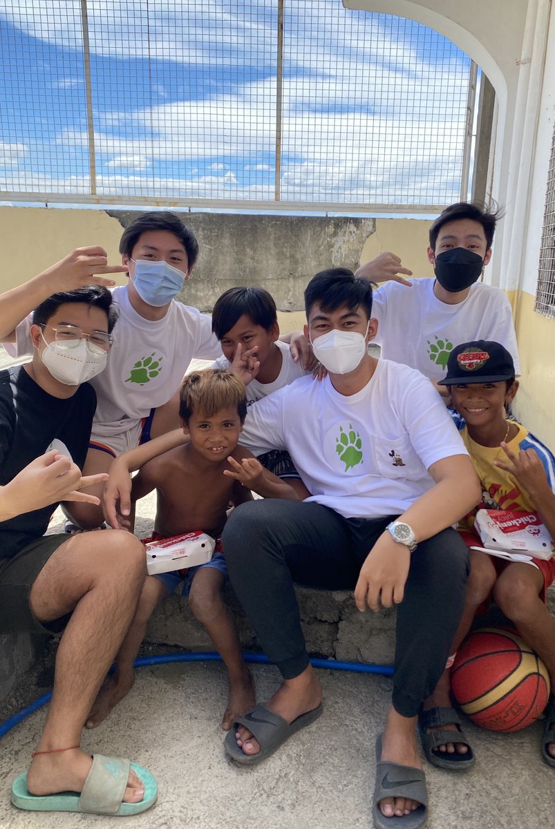 copiecks's tweet photo. We understand how difficult it is to be a student without basic essentials, which is why we teamed up with our co-shiba family members to make this happen. @kellyNFT2 @KeejiV @nft_krl @LFG_Oreo @Bolt_City @moonlightbbnft https://t.co/RXgvcwI13y