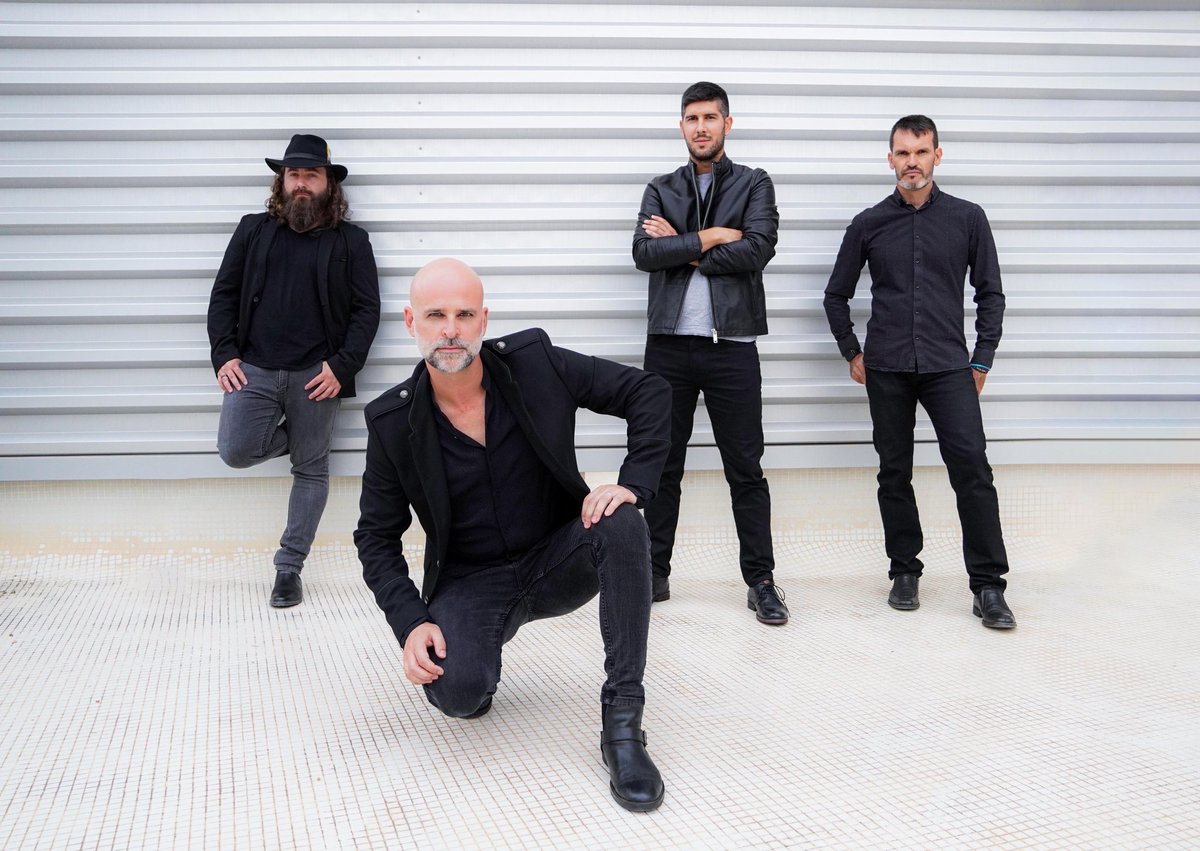 musichunters_es's tweet photo. ◼️ VËNKMAN ◼️

La banda mallorquina @somosvenkman está presentando sencillos de #PausaDramatica, su próximo trabajo, y se vienen a la familia para hacerlo todavía más divertido y emocionante 🔥. ¡Primer EP y adelantos ya en plataformas! 🖤
https://t.co/u3y3Oputvv https://t.co/WFhT1fC4by