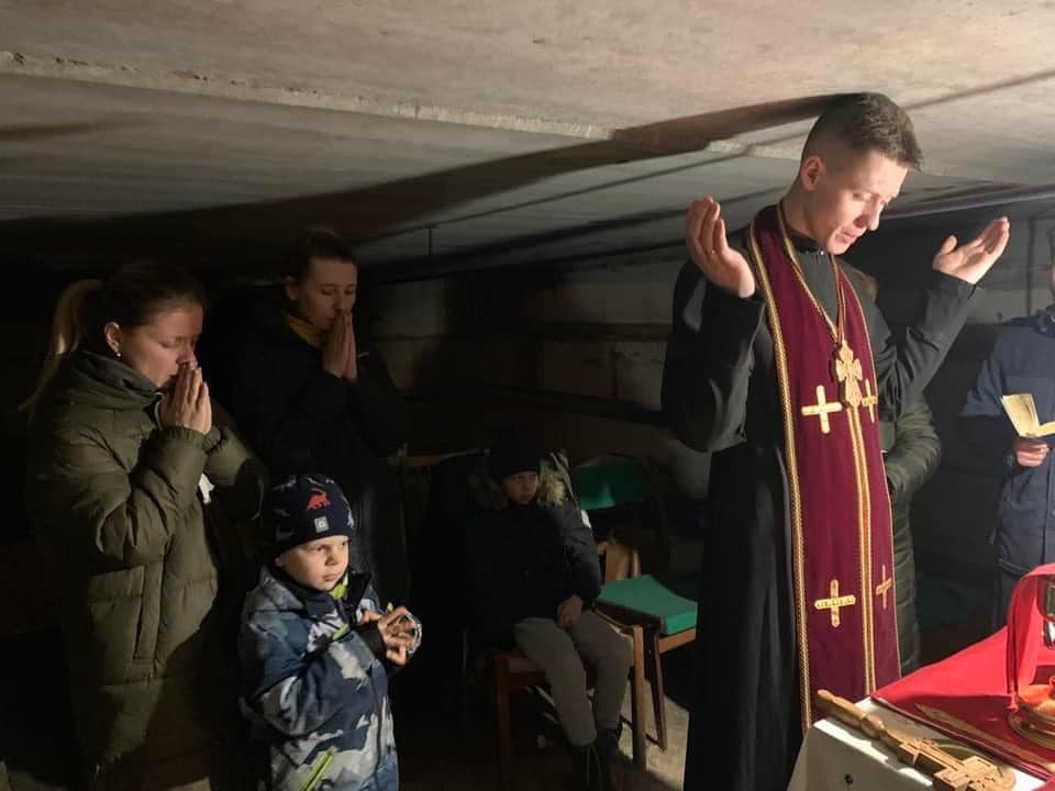 ulrichlehner's tweet photo. Somewhere in #Kyiv #Ukraine Sunday liturgy - under attack by the "defender of Christian values," Putin. 
#pray #faith #CatholicTwitter #Catholic https://t.co/pOiK5W1eXr