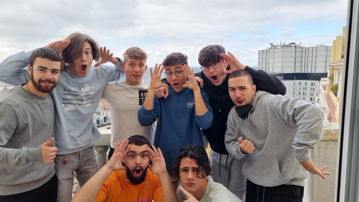 MiguelilIo_RL's tweet photo. Estamos de vacaciones y nos hemos visto TODOS por primera vez, Y he conocido a Timmy, Zapatos, Salgado, Adrian el editor en persona. 
Literalmente se han juntado los vengadores. https://t.co/g66syVuZ3a