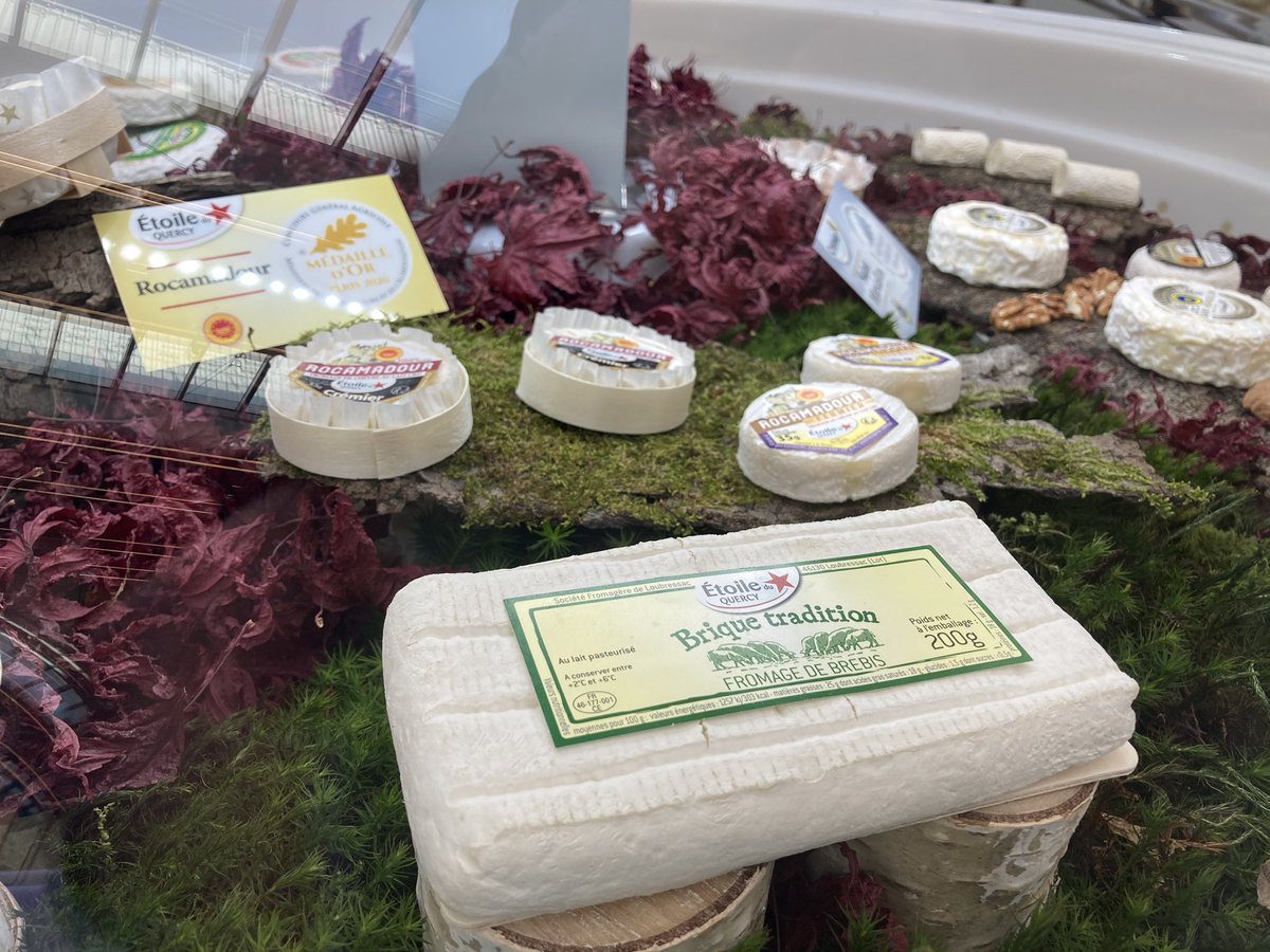 groupe_lactalis's tweet photo. En direct du Salon du Fromage &amp; des Produits Laitiers 🧀 qui se déroule actuellement au #SIA2022 ! Avec ses 28 #AOP 🇫🇷, le Groupe est un acteur majeur, engagé et au service du savoir-faire fromager français. https://t.co/TeNN96OTsw