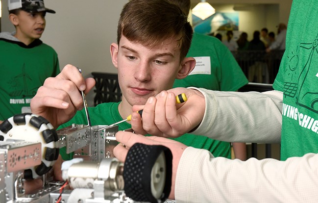 GarrickRochow's tweet photo. Supporting the STEM & Robotics Expo showcase last Friday was just another way we continue to support the future @ConsumersEnergy! I hope to see some of these amazing kids rise up to become my co-workers one day! They are so much fun! #roboticsgeneration #engineeringstudents https://t.co/lZtRvCBd6u