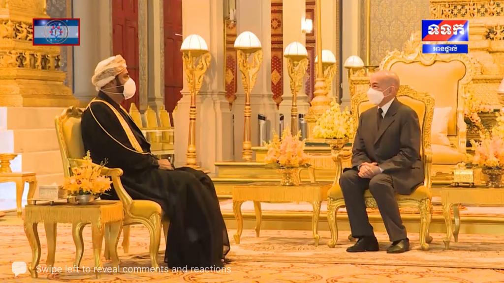 OmanEmbassyVN's tweet photo. قدم سعادة السفير صالح بن محمد بن أحمد الصقري أوراق اعتماده اليوم الأثنين ٢٨ فبرا��ر ٢٠٢٢م إلى جلالة نورودوم سيهاموني، ملك كمبوديا، سفيرا فوق العادة ومفوضا غير مقيم لسلطنة عمان لدى مملكة كمبوديا، وذلك في القصر الملكي بالعاصمة الكمبودية فنوم بينه. https://t.co/s6lbe5yV35