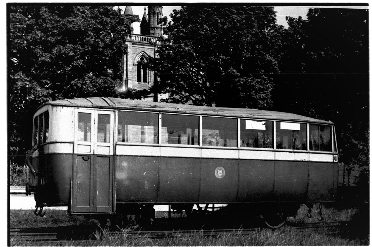 Can anyone identify the location of this County #Donegal  Railways Railcar? #MondayMystery #railway @DonegalRailway  @DonegalCoArchiv  @govisitdonegal  @DonegalLiveNews  @highlandradio  @DonegalDaily  @DonegalHeritage  @DonegalLibrary  @volunteerdl  @fvhistory @loveyouhealth