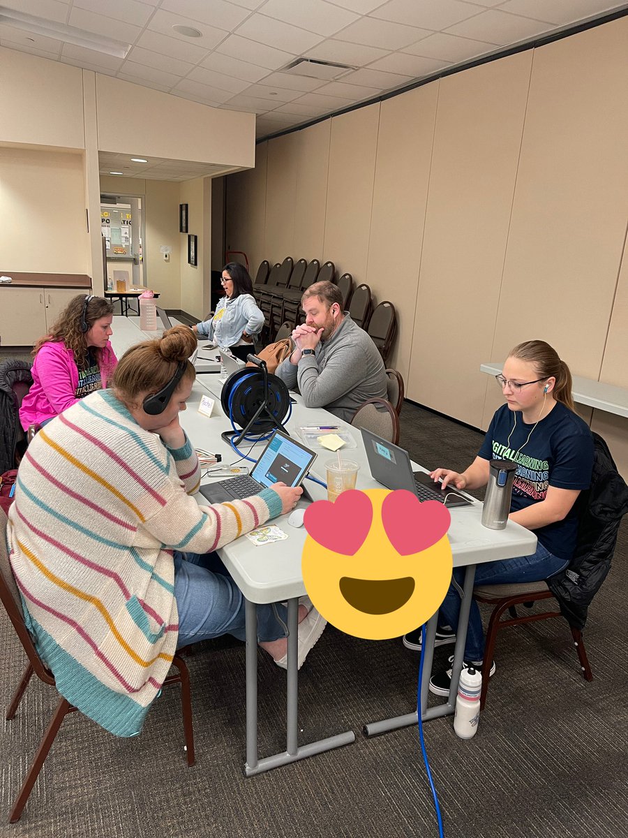 SummerfordStars's tweet photo. Ready, Set, LEARN! Today @friEdTechnology and the College Station Team are growing Google Certified Educators 🎉 #friedfan @GoogleForEdu https://t.co/qY99tqtCpp