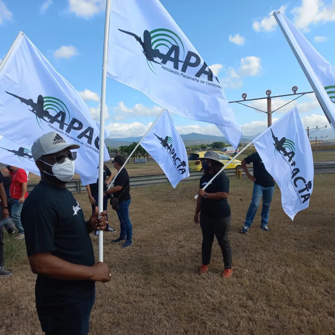 ApactaPanama's tweet photo. ¡La lucha continúa!
Exigimos mejores condiciones de trabajo, que se nos pague el salario adeudado a la fecha, mejoras en las instalaciones y equipos. 
¡BASTA YA! @tvnnoticias @Telemetro @TReporta @nexnoticias @NexPanama @SertvNoticias @SERTVPANAMA https://t.co/v4ud3Mannl
