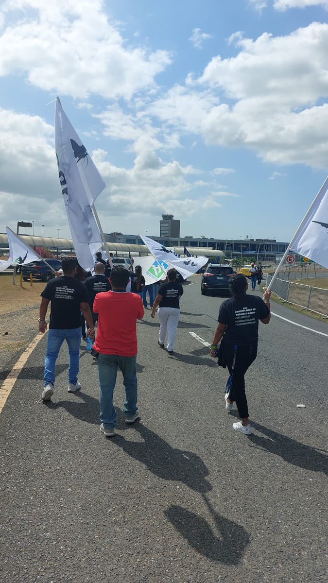 ApactaPanama's tweet photo. ¡La lucha continúa!
Exigimos mejores condiciones de trabajo, que se nos pague el salario adeudado a la fecha, mejoras en las instalaciones y equipos. 
¡BASTA YA! @tvnnoticias @Telemetro @TReporta @nexnoticias @NexPanama @SertvNoticias @SERTVPANAMA https://t.co/v4ud3Mannl