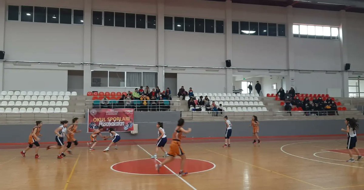 GSB_Usak's tweet photo. Okul Sporları Yıldızlar Basketbol Kızlar(Kalfa Spor Salonu) ve Erkekler (Yeni Spor Salonu) Grup müsabakaları bugün ilimizde oynanmaya başladı.⛹️‍♀️🏀⛹️‍♂️Tüm takımlarımıza başarılar diler sporseverleri maçları izlemeye bekliyoruz 🤗
@gencliksporbak 
@kasapoglu https://t.co/abCykXngfV