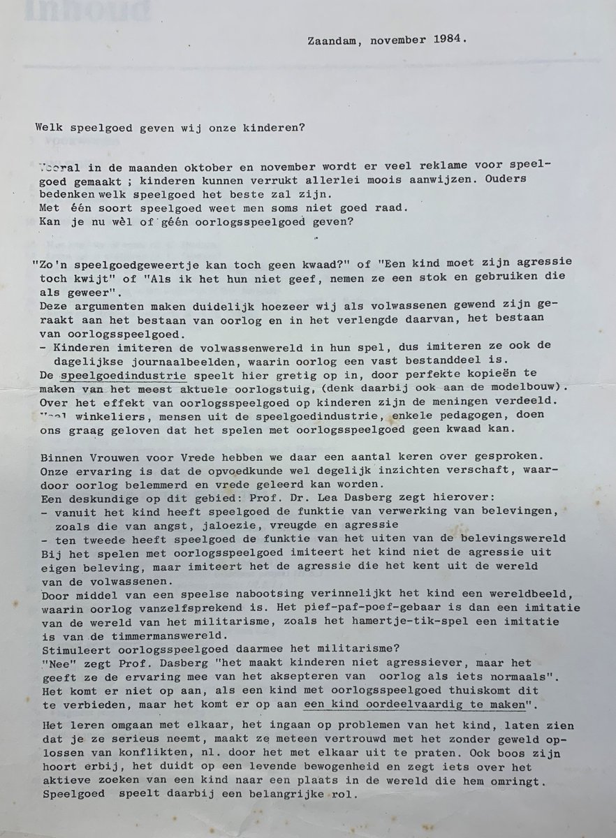 ArchiefZaanstad's tweet photo. Toen wij een half jaar geleden begonnen met de voorbereidingen van de tentoonstelling over Zaanse Vrouwenbewegingen 1950-2000 konden we niet vermoeden dat de angst voor een nucleaire dreiging zo actueel zou worden.#vrouwenvoorvrede #vredesonderwijs #kernwapens #debom #emancipatie https://t.co/qR8532ozzc