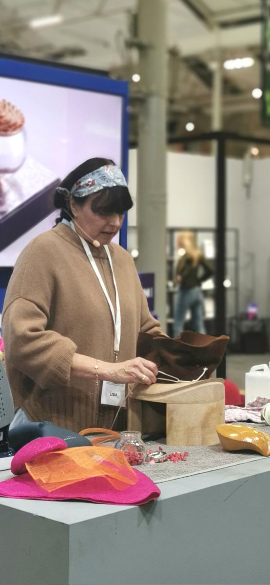 showcaseireland's tweet photo. @wendylouisehats specialises in bespoke designs from large-brimmed showstoppers, to fascinators, cloches, pillboxes and more.
She's been leading demonstrations at the Makers' Studio today!
#ShowcaseIreland #Showcase2022 #ShowcaseConnect https://t.co/nNtWsHjhTc