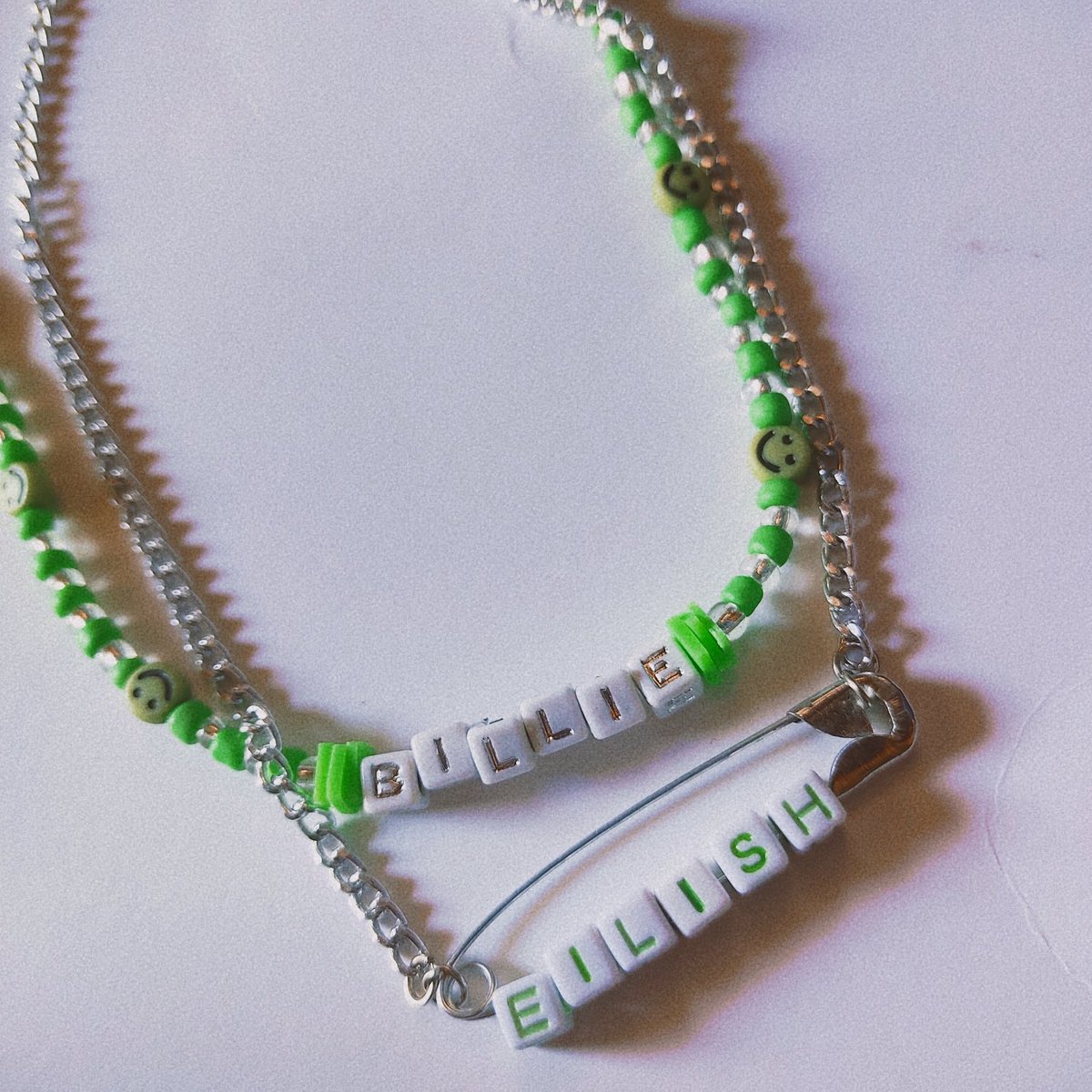 swifhood's tweet photo. oii gente. essa peça única está disponível na minha lojinha na shopee ou instagram (link nas replies)
pf ajuda dando fav ou rt 💚💚 https://t.co/DhEQsAp04J