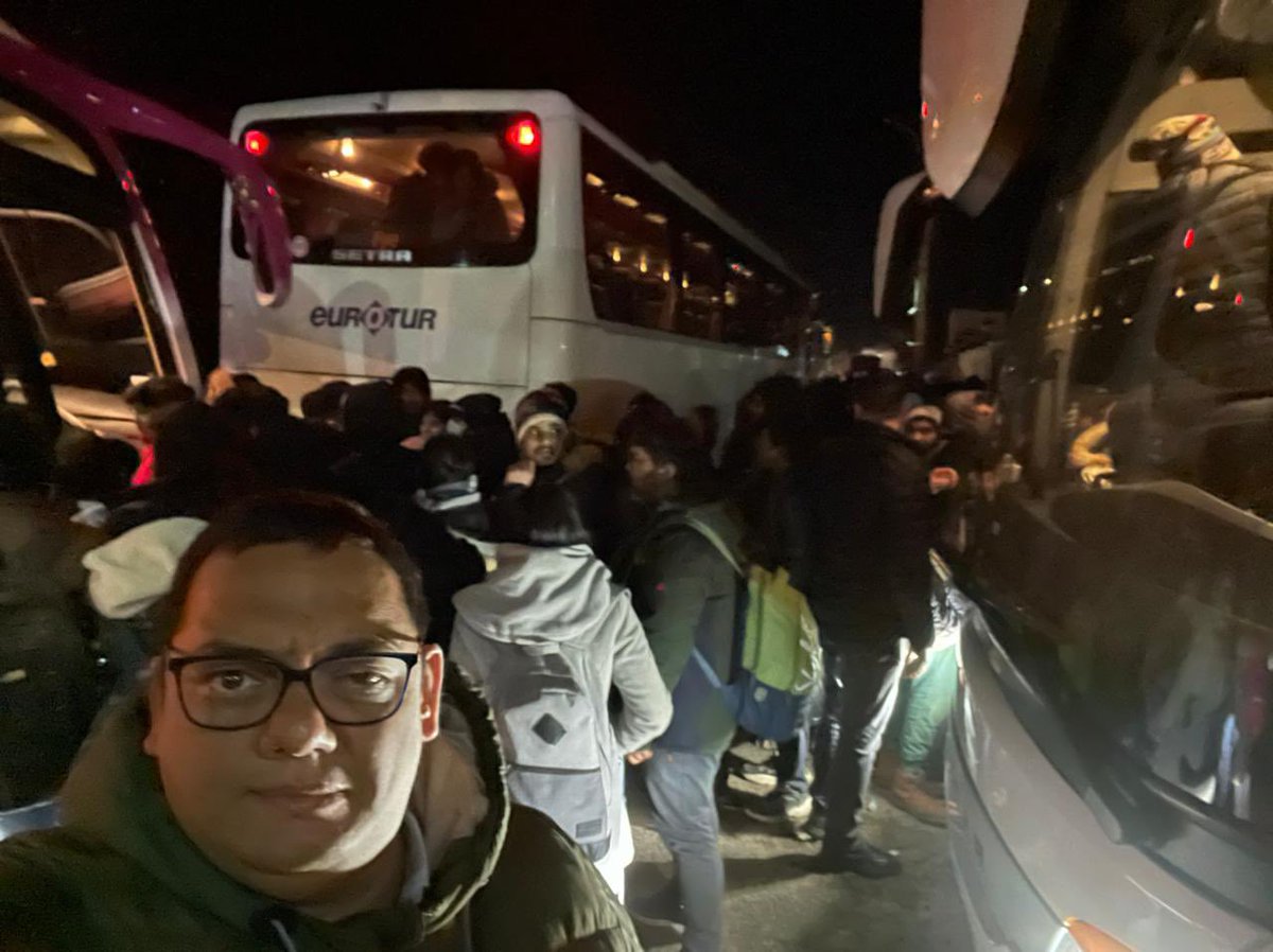 sudhirhp's tweet photo. Dr.Sunil Sharma from Himachal,
Former President, Indian Students Society, Advisor to Chancellor Bukovinian State Medical University has been on Ukrainian border since day one helping students. We salute your allegiance. https://t.co/O3EGDG7DWC