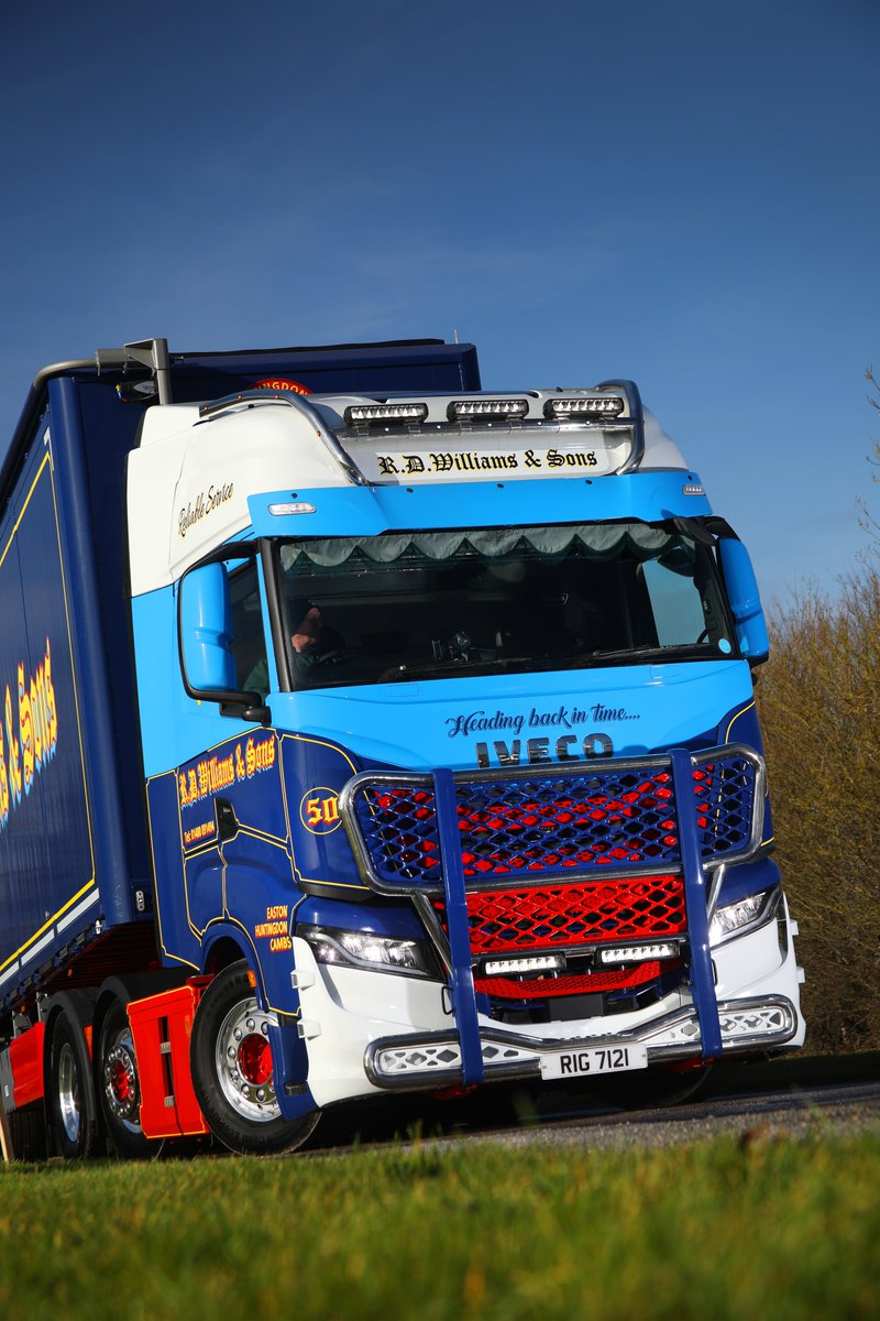 IVECOUK's tweet photo. 📢PRESS RELEASE - Williams Transport celebrates its 50th year with bespoke IVECO S-WAY.

Discover more: https://t.co/gLrKuj7JKE

@williamstrans @GuestIvecoTruck @knapentrailers @FinchSigns @TruckmaxL @Baileyltd1 https://t.co/SvvN1R8MQN