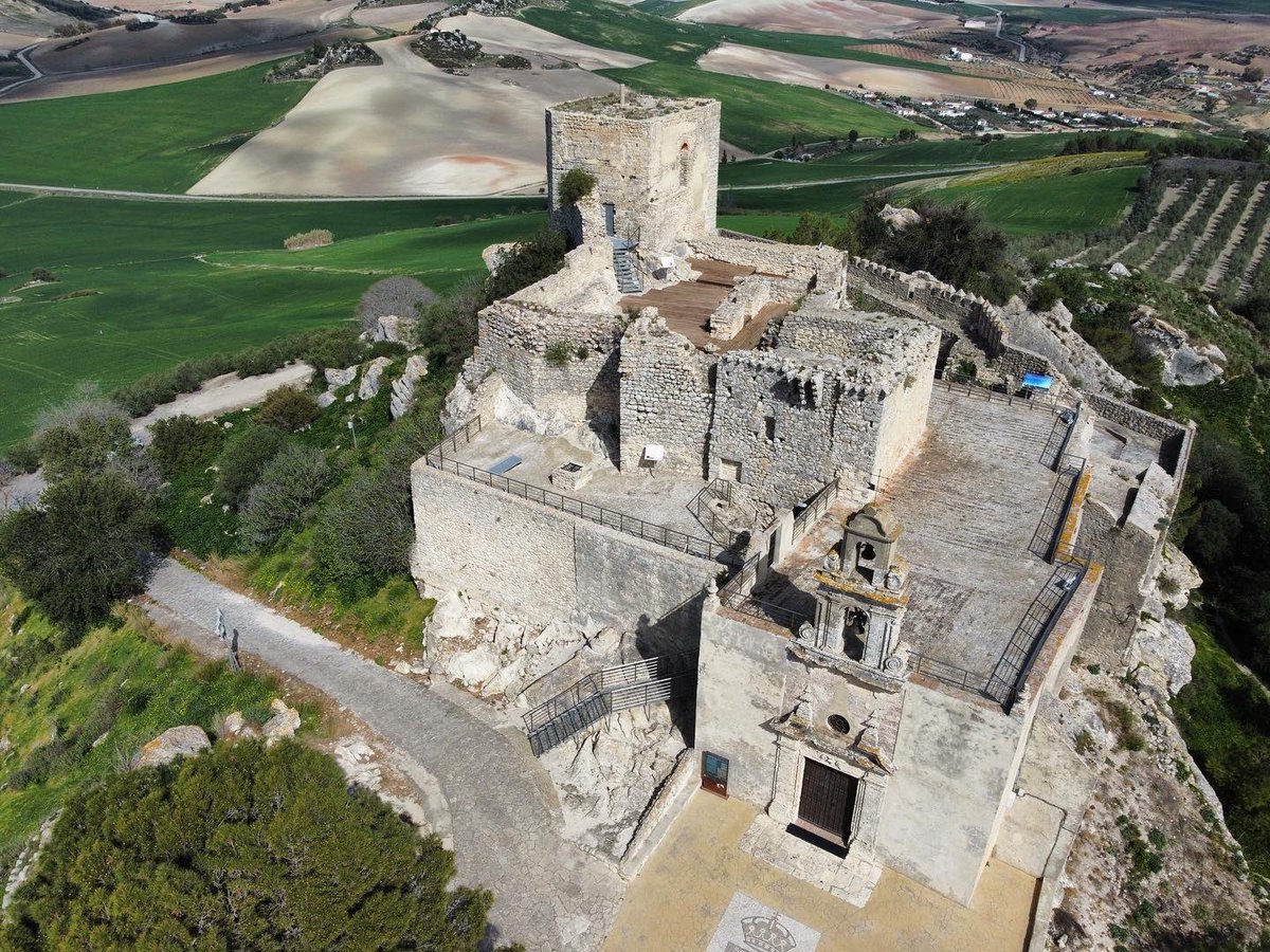 svq_fly's tweet photo. 🏰 CASTILLO DE FATETAR DE ESPERA 🏰 

El castillo de Fatetar se localiza en la cima del Monte Fatetar, en la zona más alta de la localidad de Espera, provincia de Cádiz.

#hacerfotos #woken_drone #picoftheday #diadeandalucia #DJI #photography #photooftheday #Cadiz #Andalucia https://t.co/zOCUODzXds