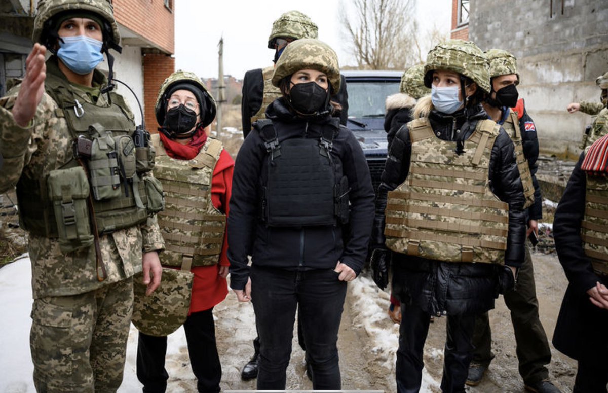 Kornilov1968's tweet photo. Судя по офиц. заявлению ДНР, от украинских оккупантов освобождено Широкино. Напомню, всего три недели назад именно в этом городе устроила себе фотосессию в специально сшитом бронежилете Анналена Бербок.
Подумать только, всего три недели прошло! А кажется, целая жизнь прожита! https://t.co/5wprLUyBVm