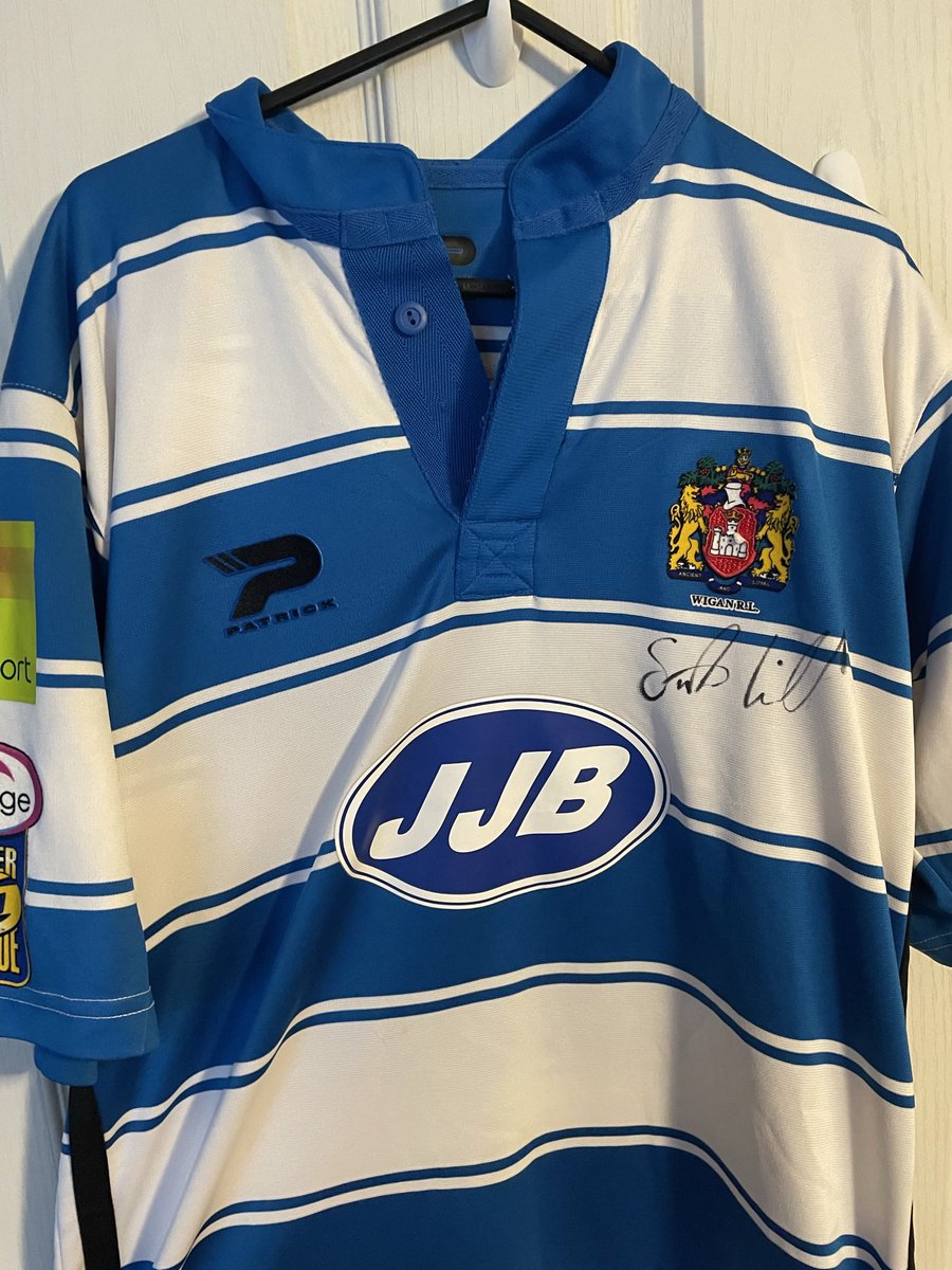 PEACOCK CUP| Another raffle prize is here courtesy of, @steWild13. In the shape of a game worn and signed jersey, @WiganWarriorsRL 2005 Away and @Giantsrl 2010 Away

tickets for the raffle are now on sale at just £1 each. 
To purchase your tickets, simply drop us a message. https://t.co/RvFjjwKKEt