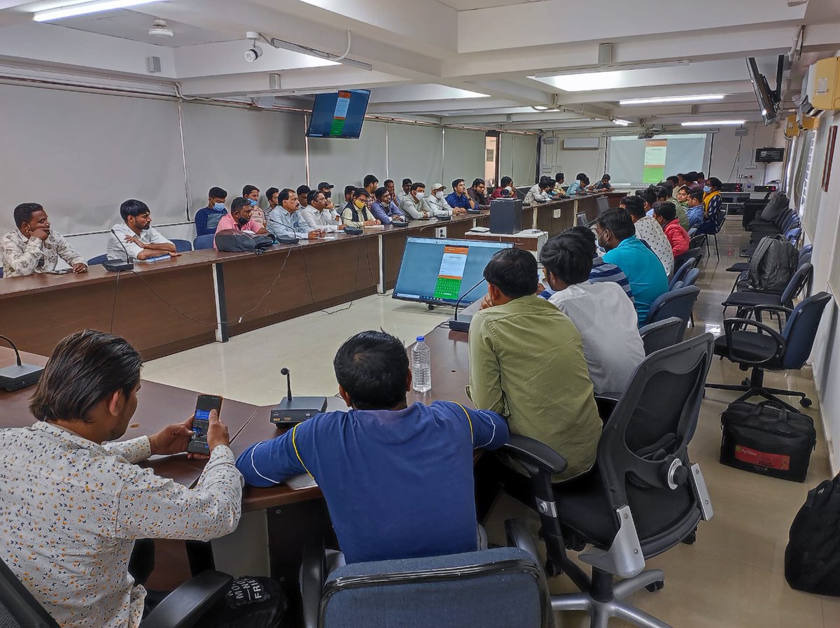 CSC_Guj_Rohit's tweet photo. VLE training workshop at Gandhinagar District of Gujarat @dintya15 @CSCGujarat @HardikZ77199853 @Gohilovecsc https://t.co/HA2mVAbPGE