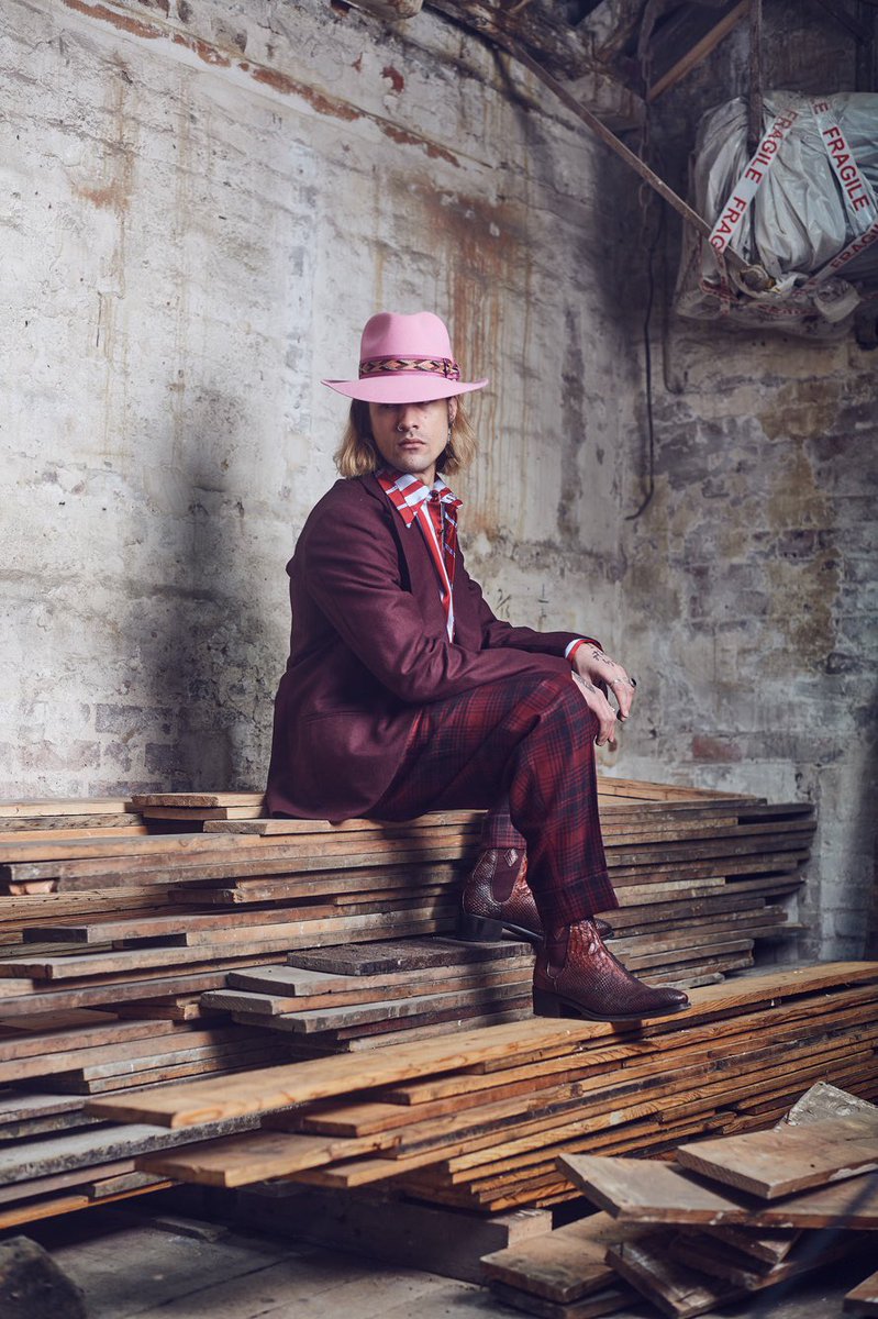 JefferyWestUK's tweet photo. "The dream was not a vision or some premonition like we were told"
@JagoShop @RockinsHQ
📸 @kiprice model @genghismusic
https://t.co/dQjHj42al7
#odetoliberty #lynott #chelseaboots #puscha https://t.co/IWyA1QMuc9