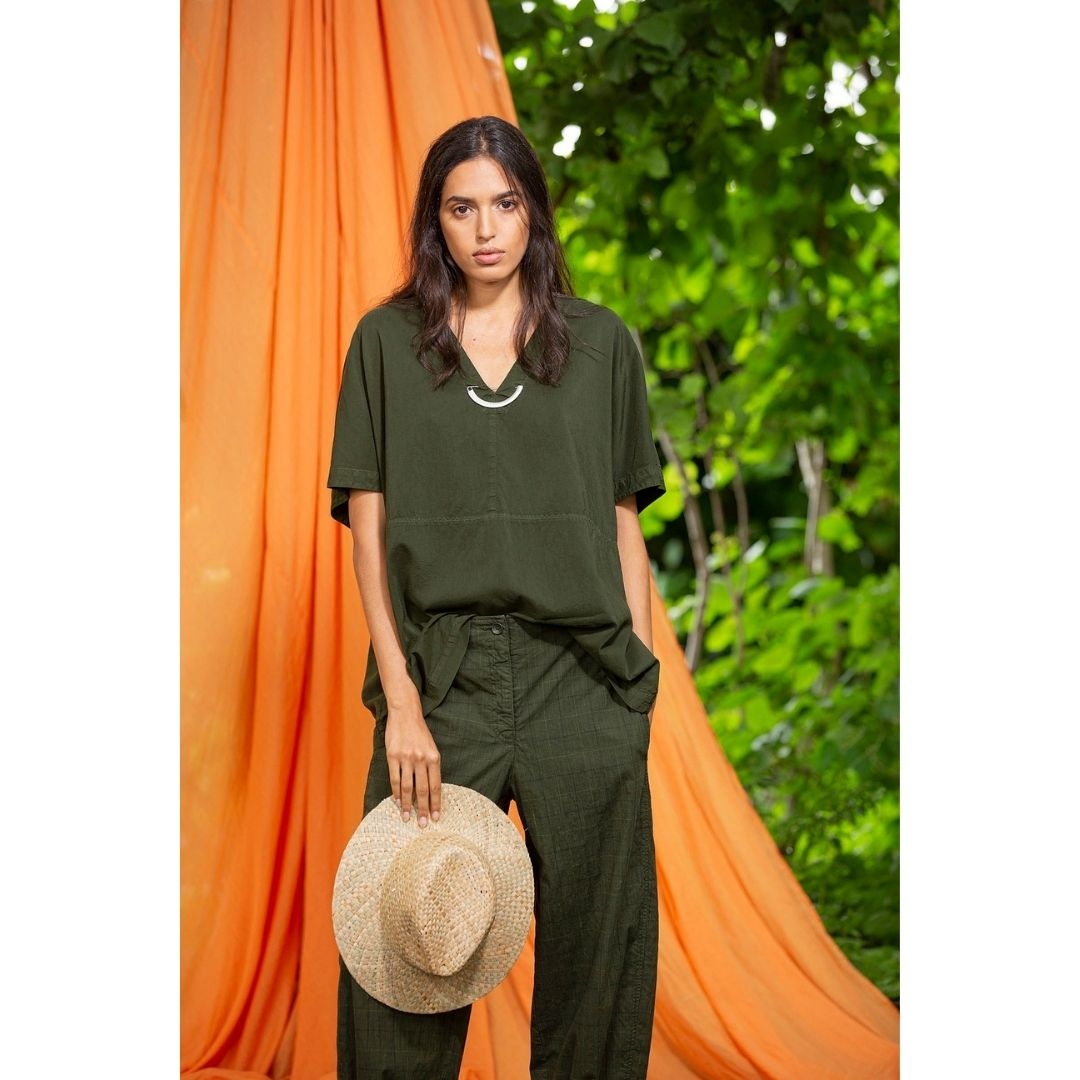 NEW IN * NEW IN * NEW IN *

Trousers Fatiha in a stretch cotton-linen material in a Prince of Wales check has been garment-dyed for a sporty look. 
Shop OSKA® Trousers Fatiha / Elastic Cotton-Linen-Mix

#OSKA #ISCHIKO #Newin #SS22 #SpringSummer22 #Sustainable