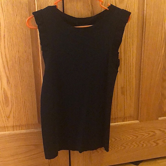 SmithEntGrp's tweet photo. So good I had to share! Check out all the items I'm loving on @Poshmarkapp from @MarciMorgan7 @Valerie6172 #poshmark #fashion #style #shopmycloset #alexmarie #fila #noritake: https://t.co/IBSkQ9ak06 https://t.co/32mbgdFBMT