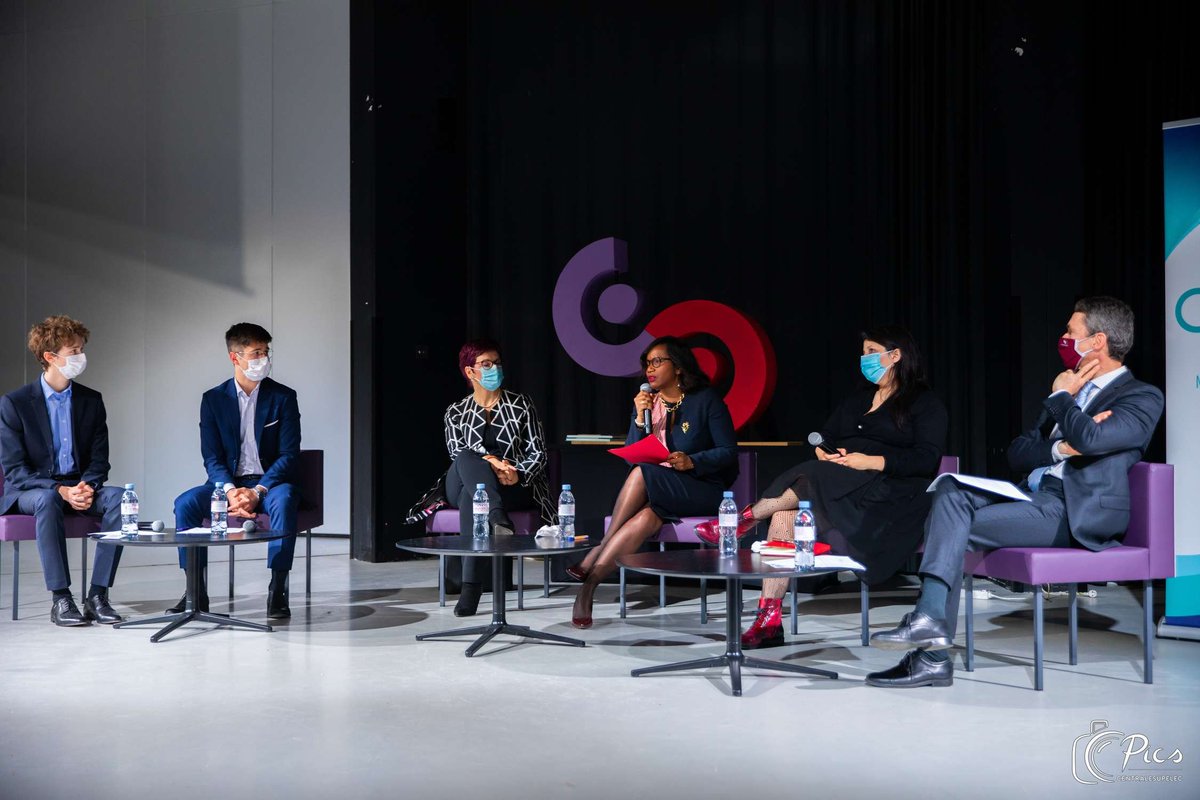 OSER_CS's tweet photo. [Conférence] 

Ce mardi 22 février, OSER a eu l’honneur et la joie de réunir @1ElisaMoreno , @annabellallouch  et Romain Soubeyran pour une table ronde autour de la question « La méritocratie est-elle toujours juste ? ». https://t.co/OWD2rxJBWA