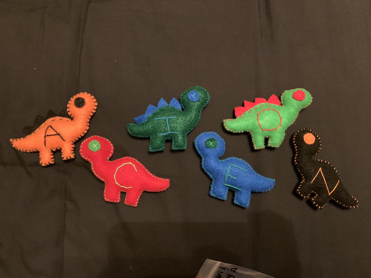 desiredoesit's tweet photo. More dinossssss 🥰🥰🥰🥰 #letterdinos #customorder #desiredoesit #handstitchedwithlove #babyAcieon https://t.co/2hnechLc06