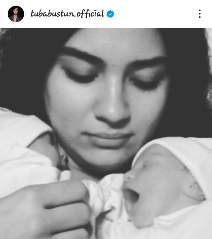 JShorena's tweet photo. #TubaBüyüküstün 💛💙 https://t.co/LGfU2OmOBO