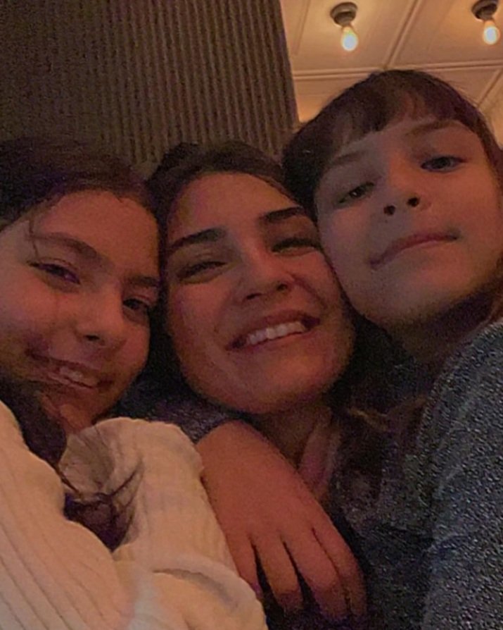 JShorena's tweet photo. #TubaBüyüküstün 💛💙 https://t.co/LGfU2OmOBO