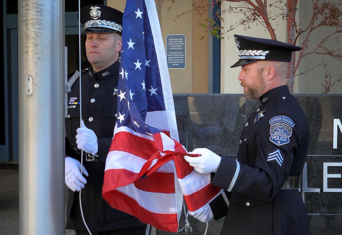 ModestoPolice's tweet photo. This morning we honored Officer Larry Crom who passed away February 28, 2017 from complications related to an on-duty injury. 💙🇺🇸

#NeverForgotten #MPDStrong https://t.co/IoFT6GM6rB