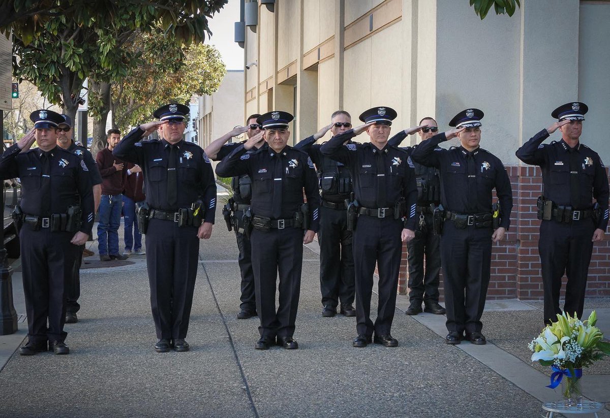 ModestoPolice's tweet photo. This morning we honored Officer Larry Crom who passed away February 28, 2017 from complications related to an on-duty injury. 💙🇺🇸

#NeverForgotten #MPDStrong https://t.co/IoFT6GM6rB