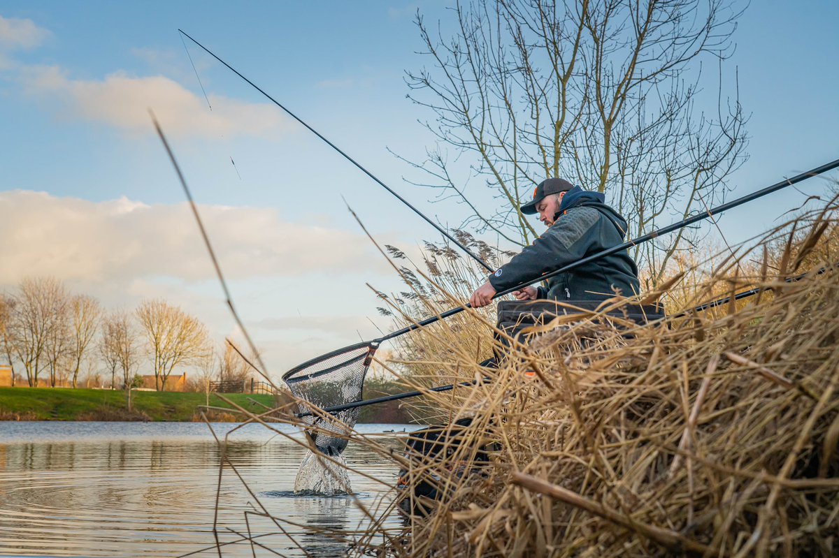 TackleGuru's tweet photo. 🔥CAN YOU HANDLE THIS?🔥 The Aventus 4m + 1m extension, is designed to be SUPER high performance! Customisable length to suit whatever venue you encounter. Built with the highest grade of Carbon, making this landing net supremely strong and ultra lightweight too!🪶 #outnow #guru https://t.co/kbmGHSSTZY