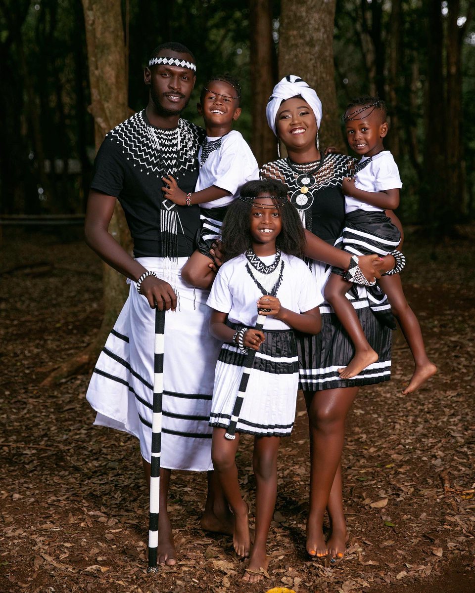 RabbitTheKing's tweet photo. My definition of ‘Unconditional Love’ . Life permanent school.
@nanaowiti #Gweth #PrinceIroma #Royal
🪡🧵@chebi_creations
📷@muma_pix
Make up @linda_jenna https://t.co/A80pzdDjTo
